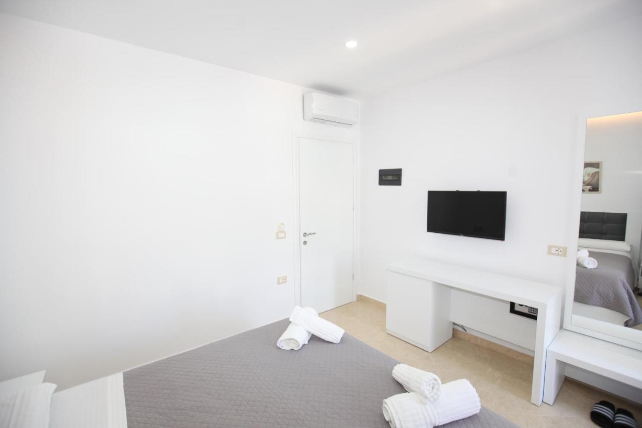 Nika Hotel Sarandë 外观 照片