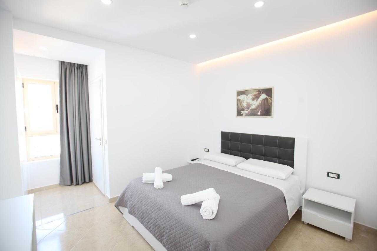 Nika Hotel Sarandë 外观 照片