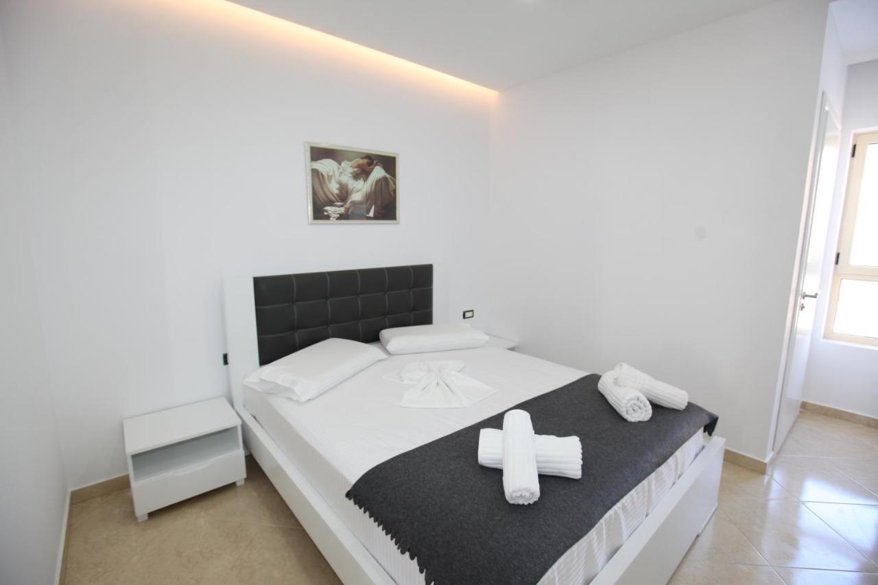 Nika Hotel Sarandë 外观 照片