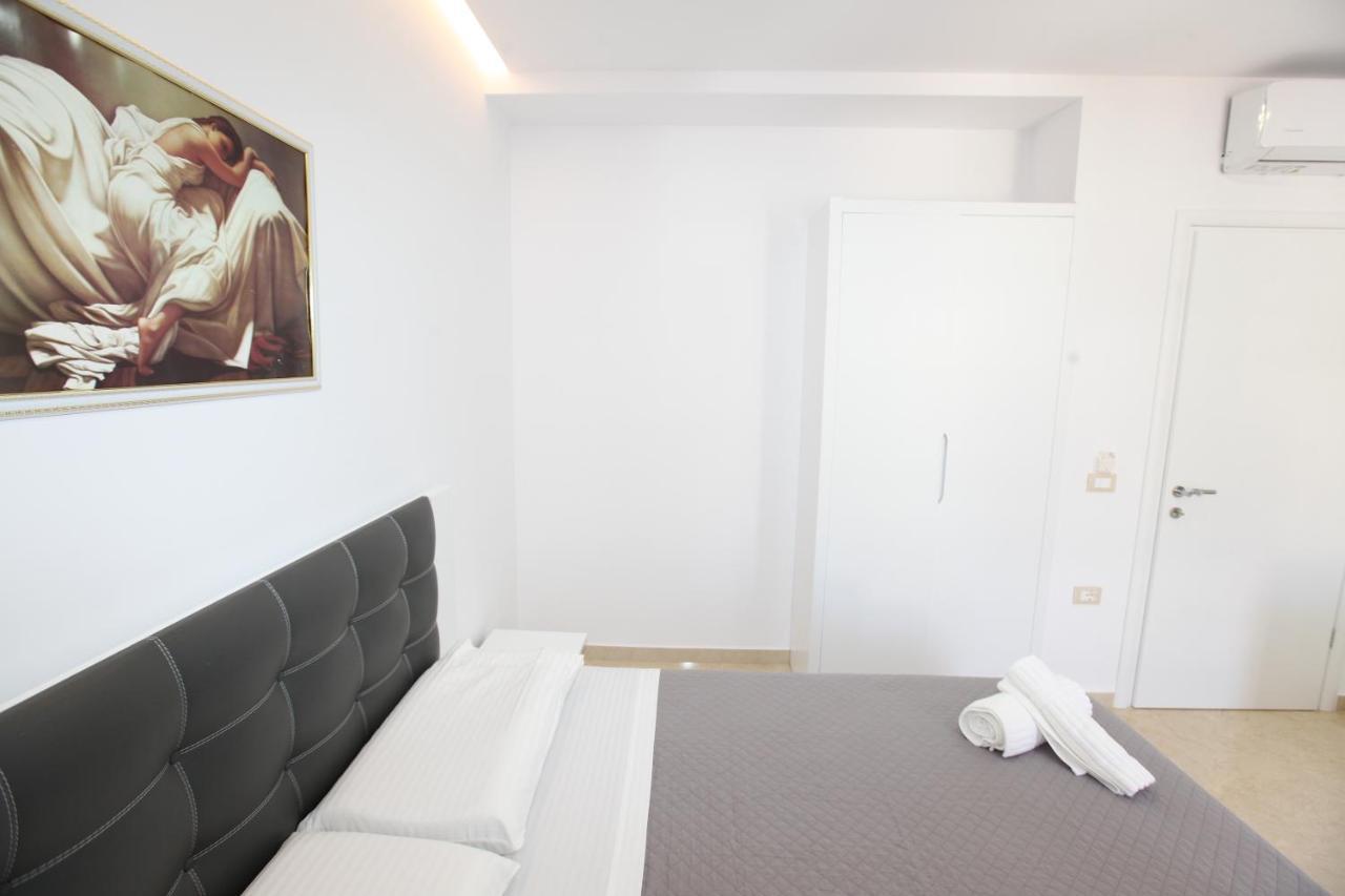 Nika Hotel Sarandë 外观 照片