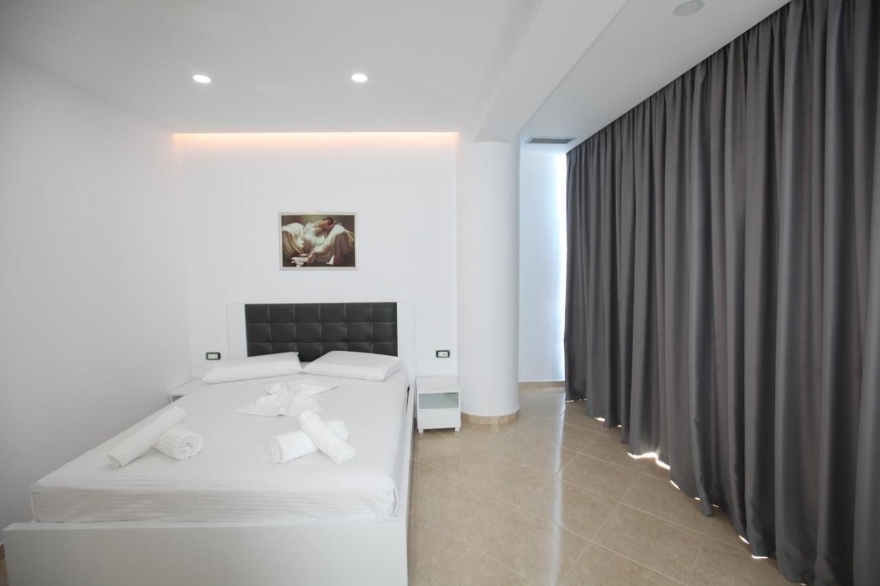 Nika Hotel Sarandë 外观 照片