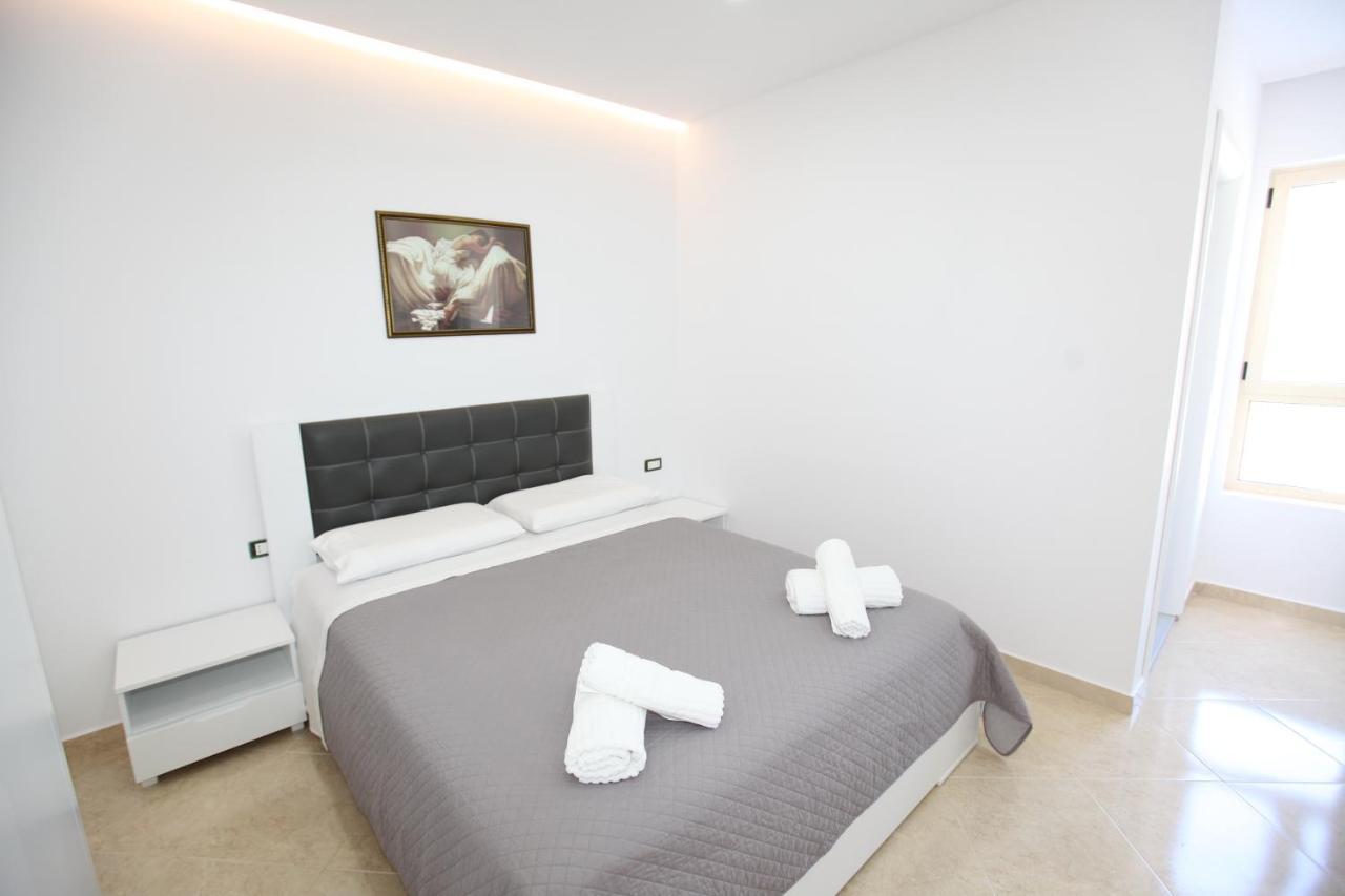 Nika Hotel Sarandë 外观 照片