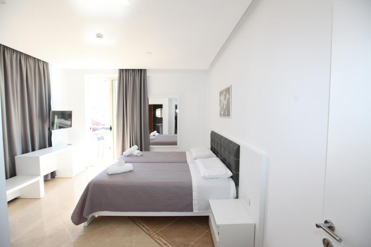 Nika Hotel Sarandë 外观 照片