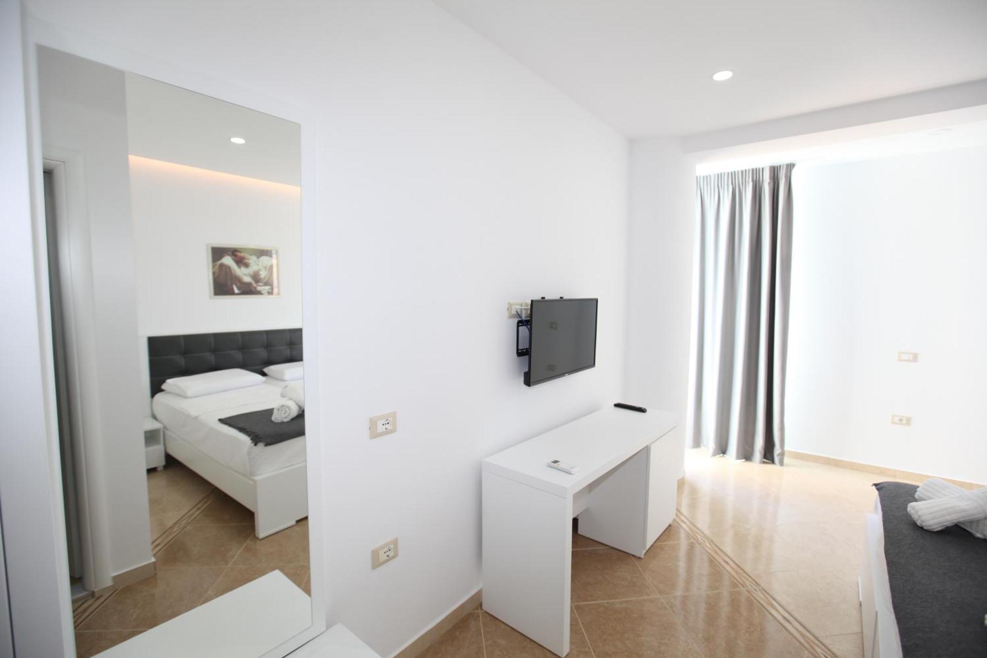 Nika Hotel Sarandë 外观 照片