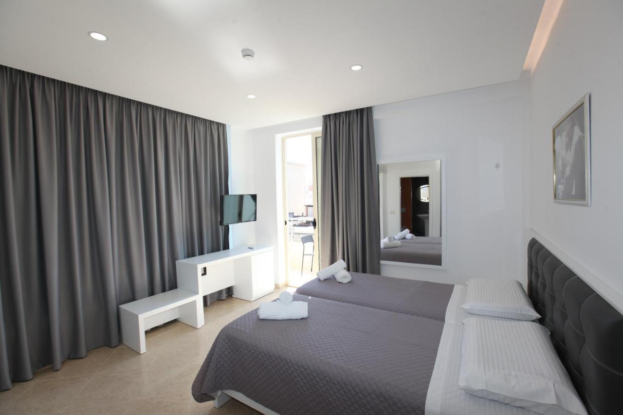 Nika Hotel Sarandë 外观 照片