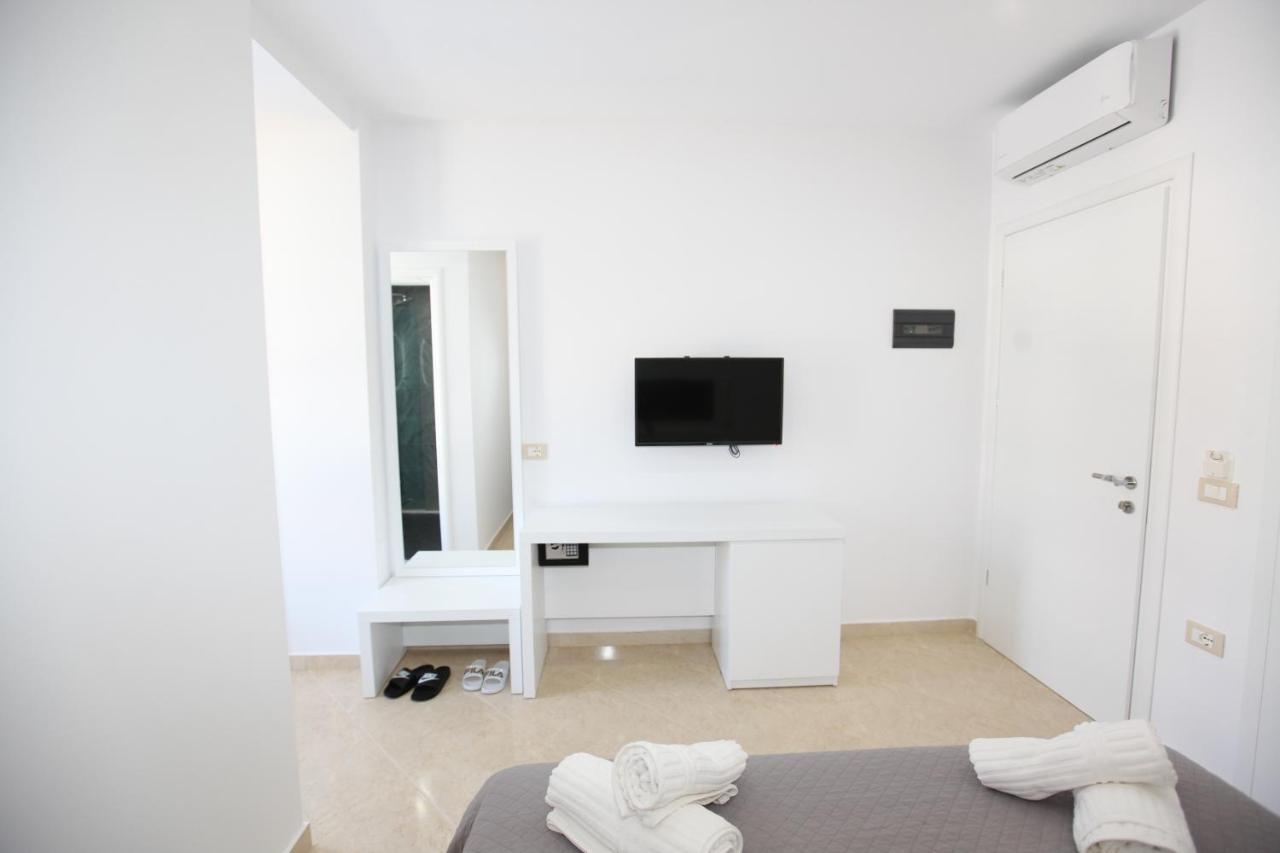 Nika Hotel Sarandë 外观 照片