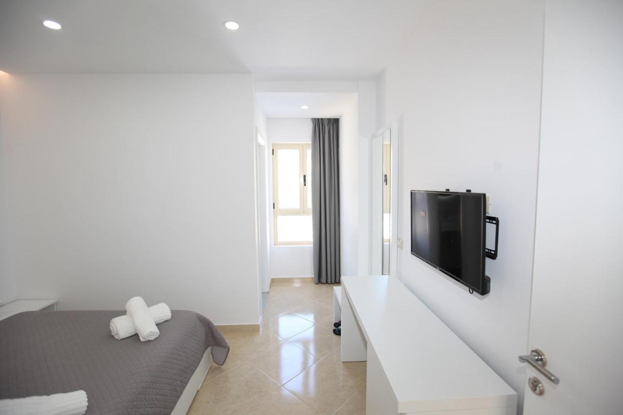 Nika Hotel Sarandë 外观 照片