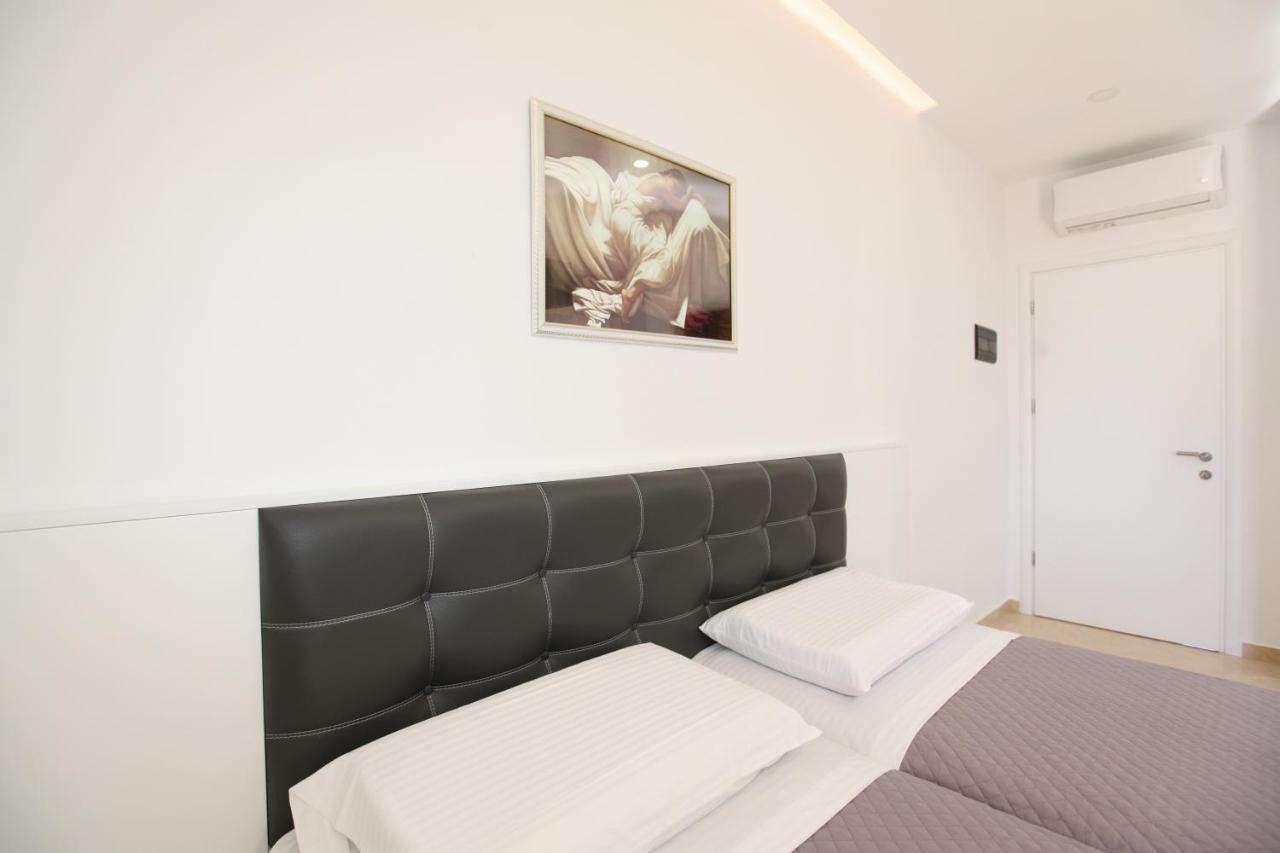Nika Hotel Sarandë 外观 照片