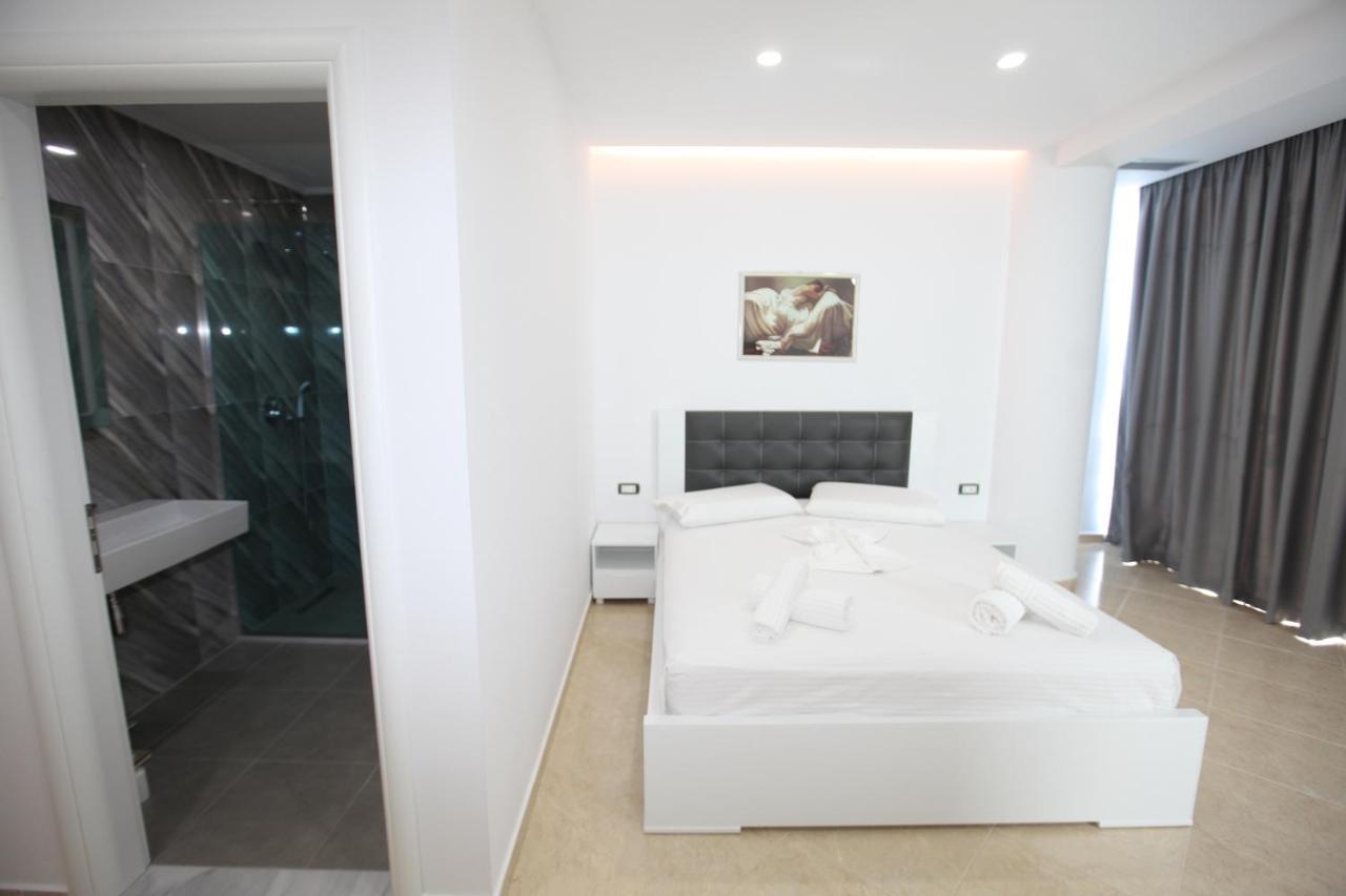 Nika Hotel Sarandë 外观 照片