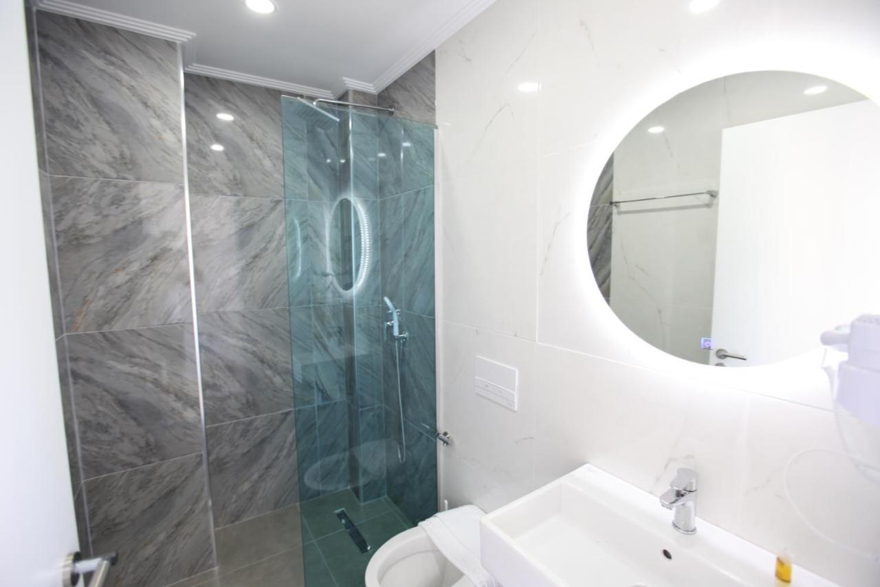 Nika Hotel Sarandë 外观 照片