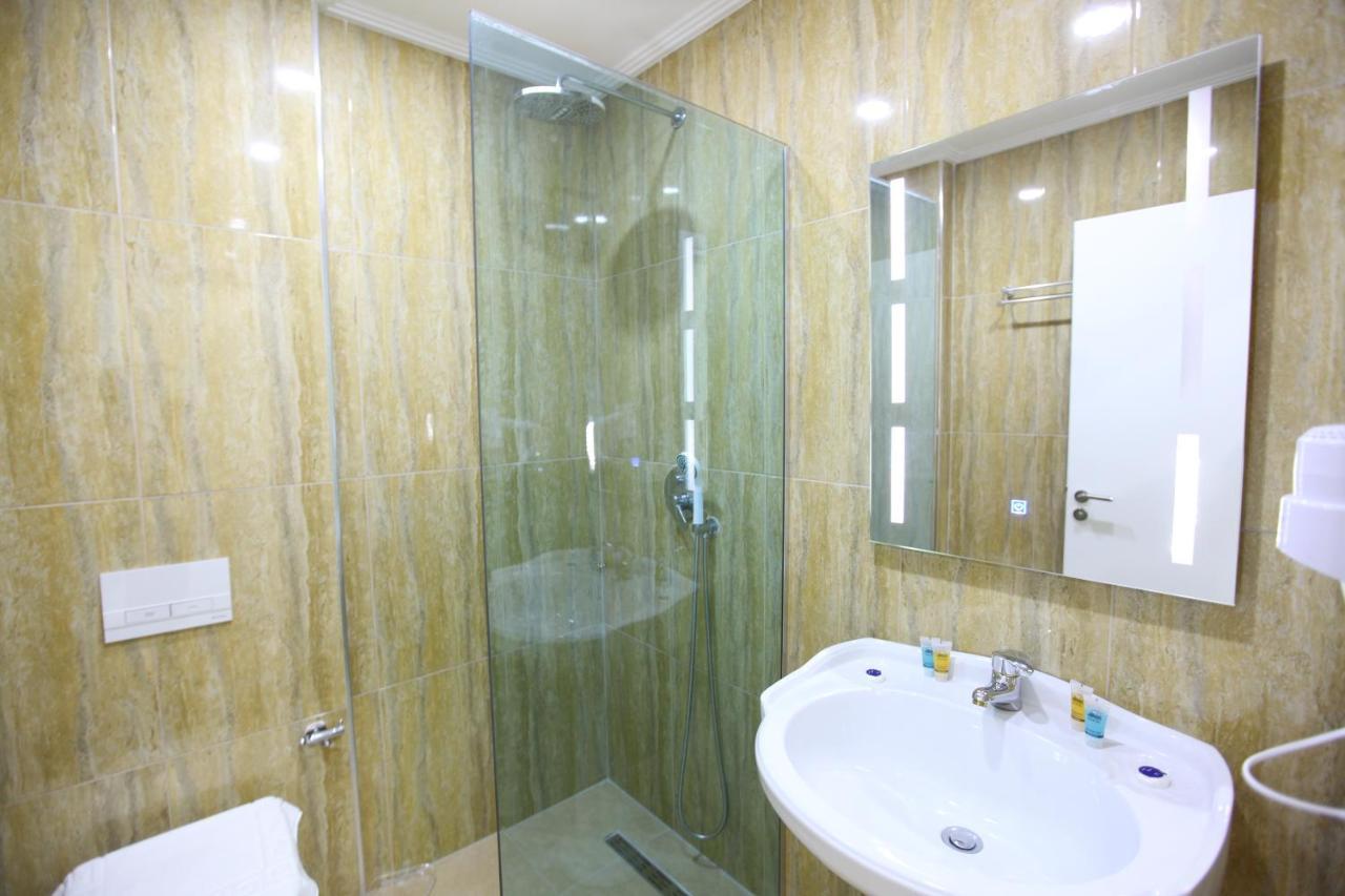 Nika Hotel Sarandë 外观 照片