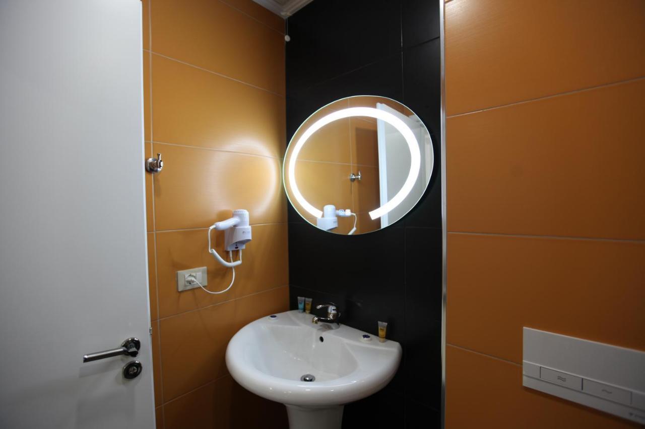Nika Hotel Sarandë 外观 照片